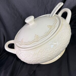 The Pioneer Woman China Serveware Soup‎ Tureen Ladle Lid Embossed White Floral